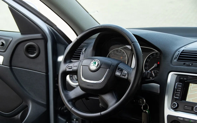 Skoda Octavia cena 29900 przebieg: 318000, rok produkcji 2012 z Kłodawa małe 562